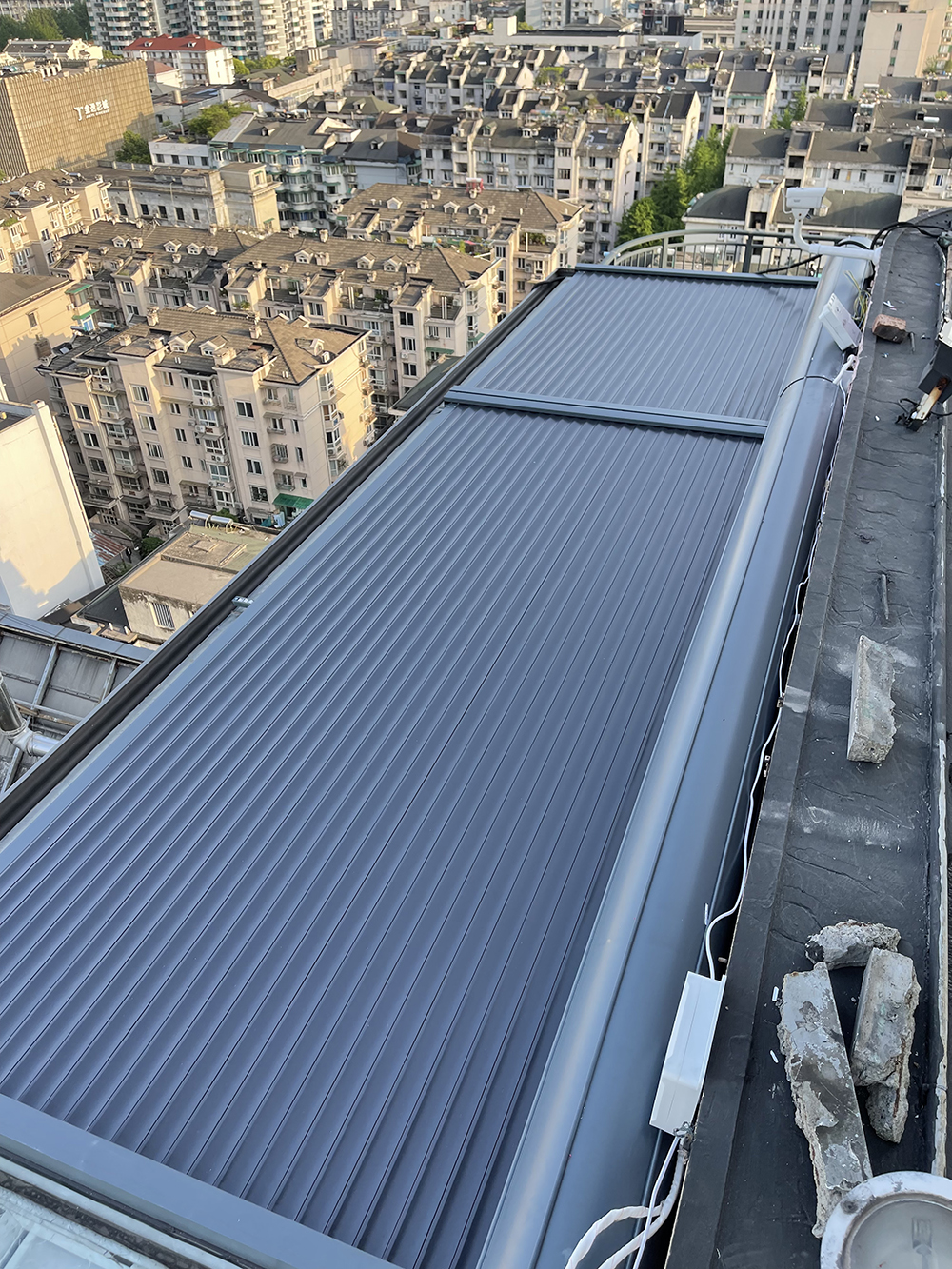 杭州某小區(qū)露臺陽光房電動鋁合金天幕案例4