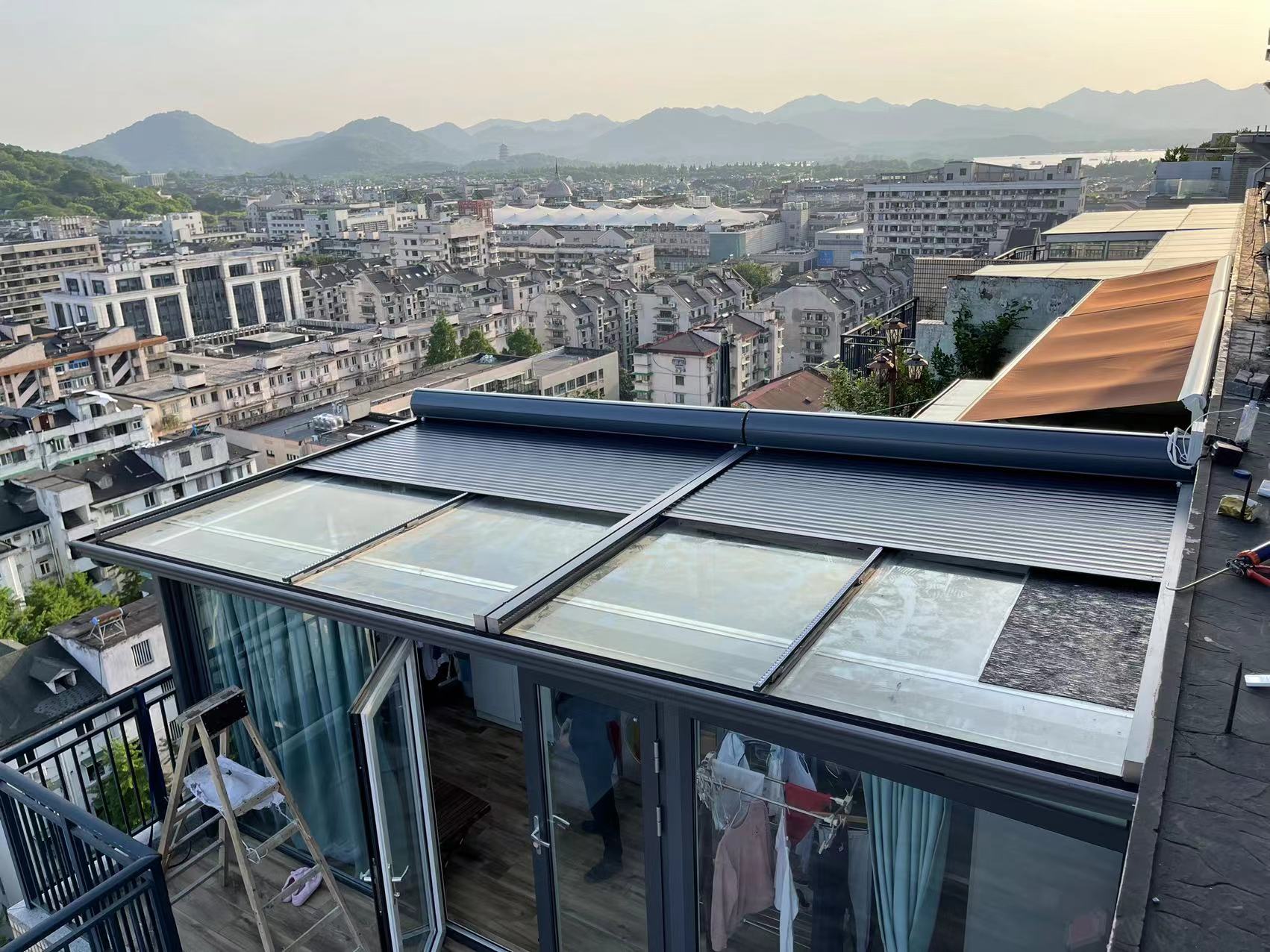 杭州某小區(qū)露臺陽光房電動鋁合金天幕案例3