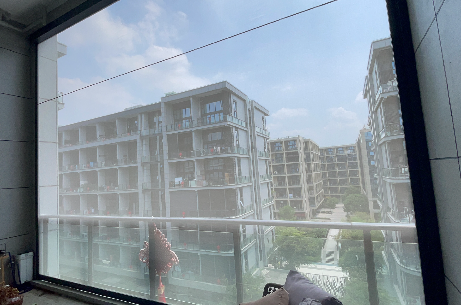 杭州中南未來里大型防風(fēng)卷簾